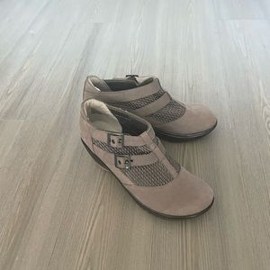 Jambu memory foam booties